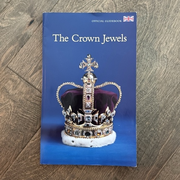 The Crown Jewels Official Guidebook Illustrated Paperback Tower of London - Picture 7 of 7